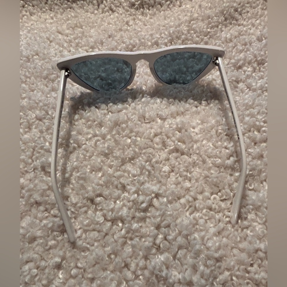 VOGUE Sunglasses - Picture 9 of 12